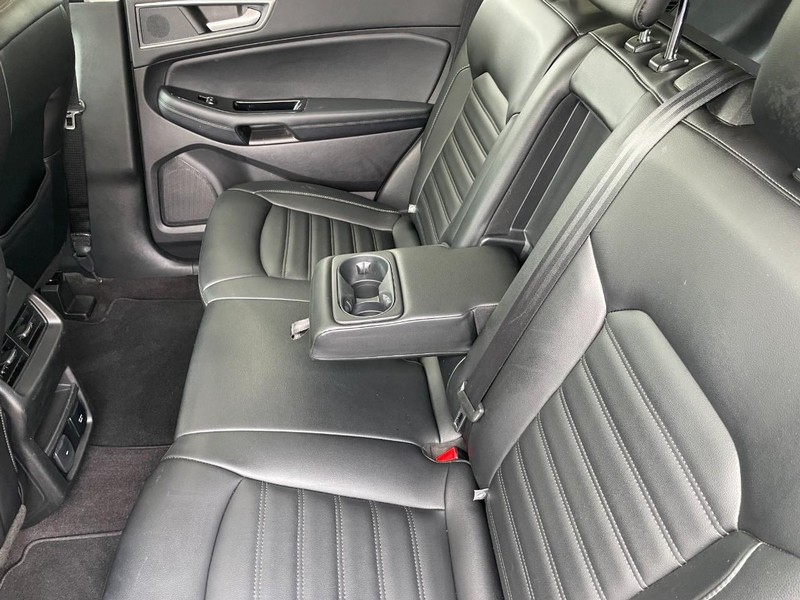 Ford Edge Vehicle Full-screen Gallery Image 17