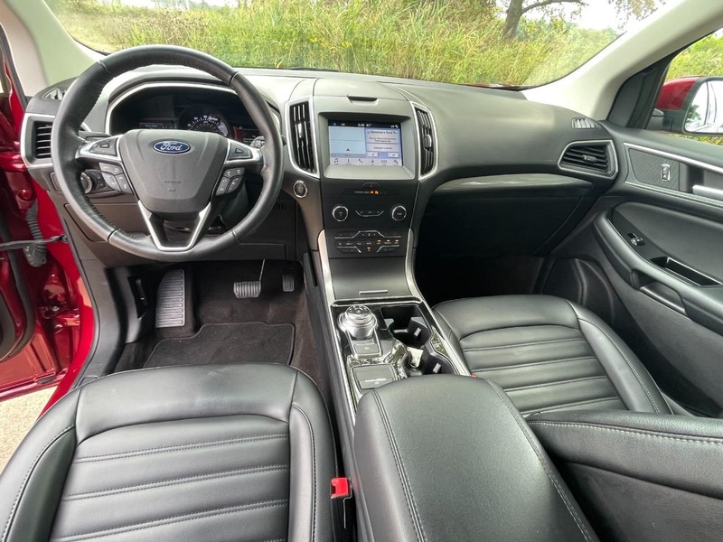 Ford Edge Vehicle Full-screen Gallery Image 20