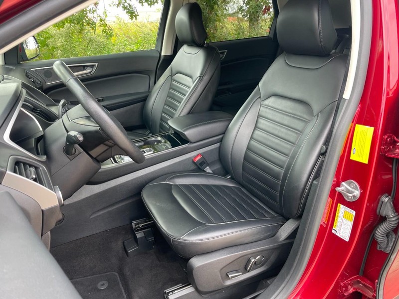 Ford Edge Vehicle Full-screen Gallery Image 22