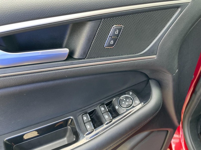 Ford Edge Vehicle Full-screen Gallery Image 24