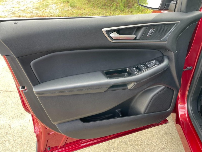 Ford Edge Vehicle Full-screen Gallery Image 25