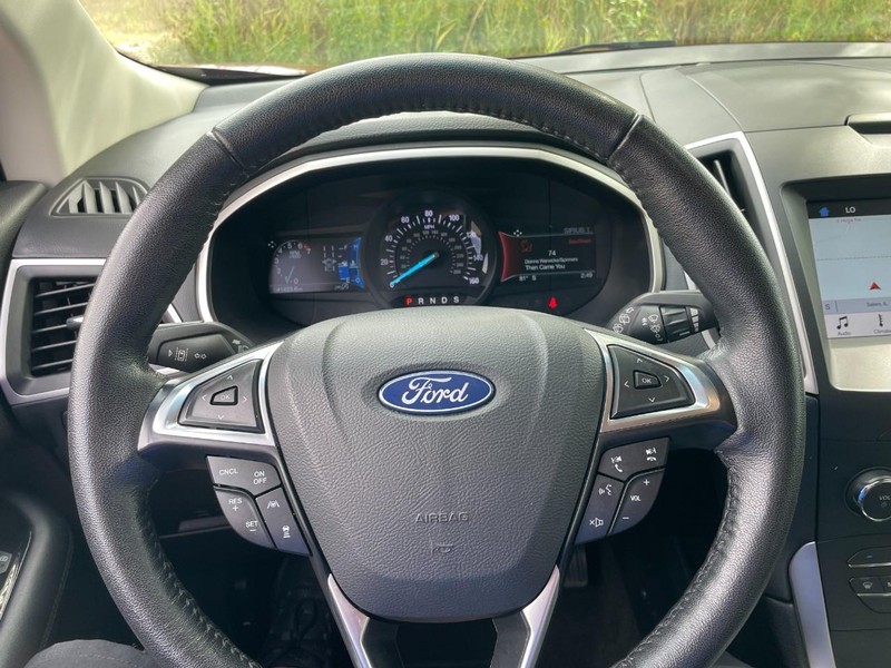 Ford Edge Vehicle Full-screen Gallery Image 26