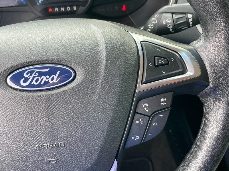 Ford Edge Vehicle Full-screen Gallery Image 28