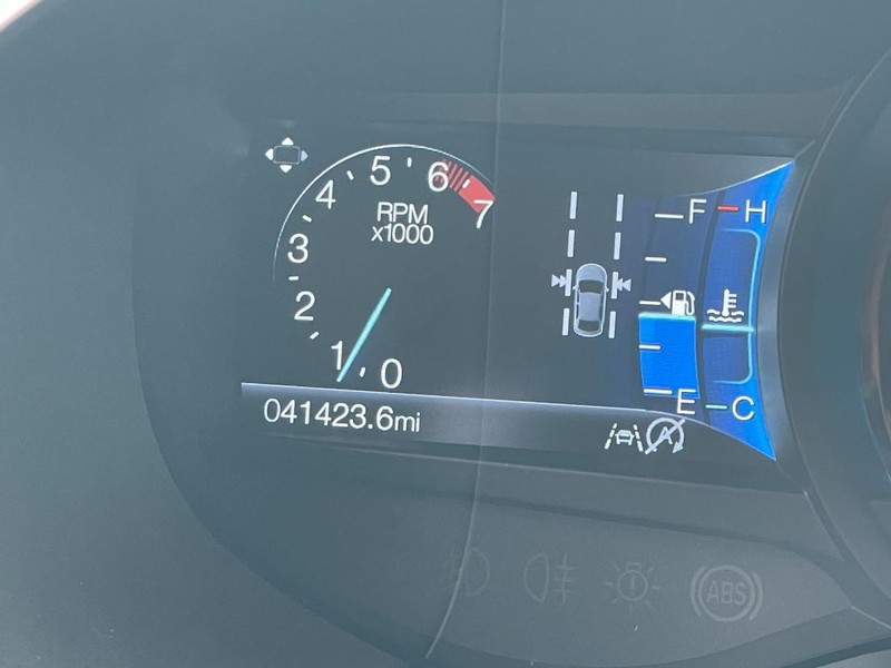 Ford Edge Vehicle Full-screen Gallery Image 32