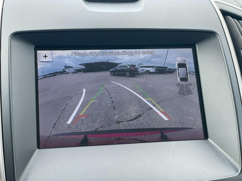 Ford Edge Vehicle Full-screen Gallery Image 36