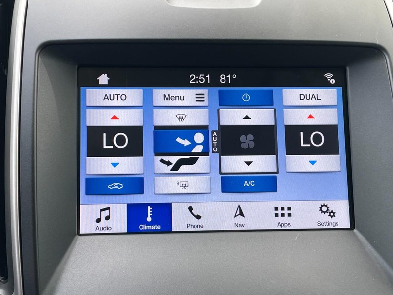 Ford Edge Vehicle Full-screen Gallery Image 39