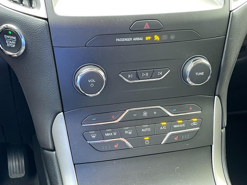 Ford Edge Vehicle Full-screen Gallery Image 43