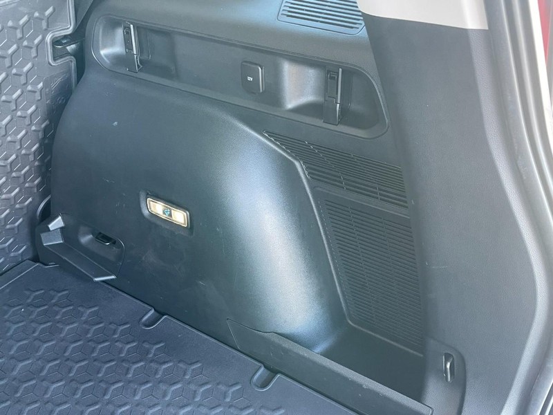 Ford Bronco Sport Vehicle Full-screen Gallery Image 16