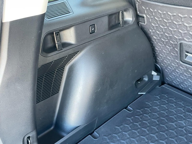 Ford Bronco Sport Vehicle Full-screen Gallery Image 17