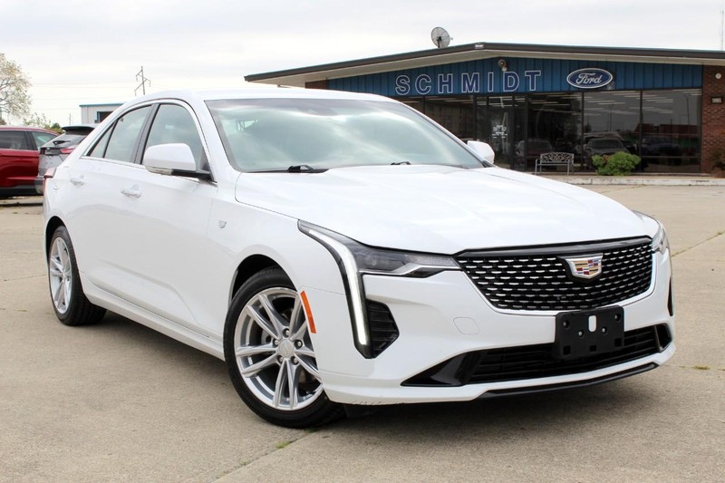 Cadillac CT4 Vehicle Full-screen Gallery Image 02