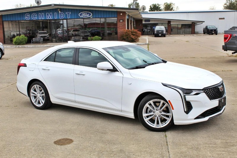 Cadillac CT4 Vehicle Full-screen Gallery Image 03