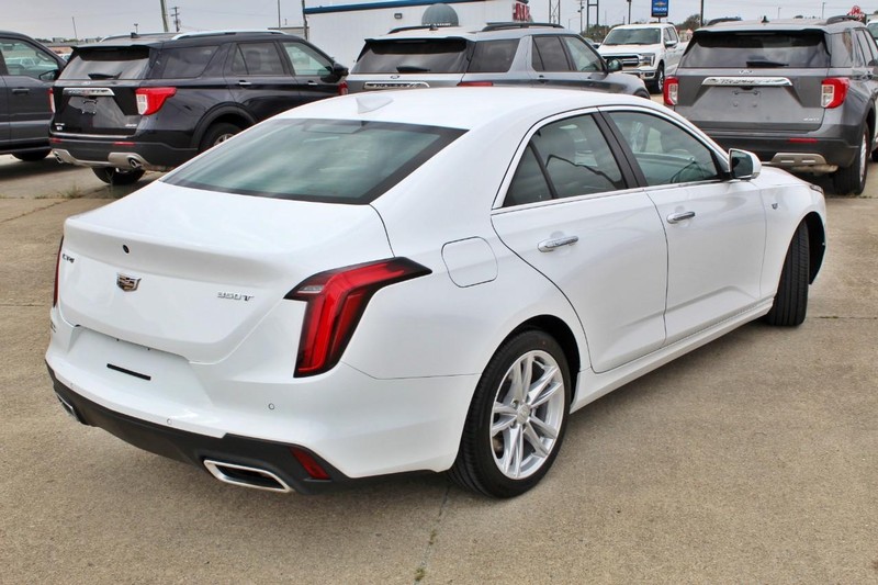 Cadillac CT4 Vehicle Full-screen Gallery Image 04