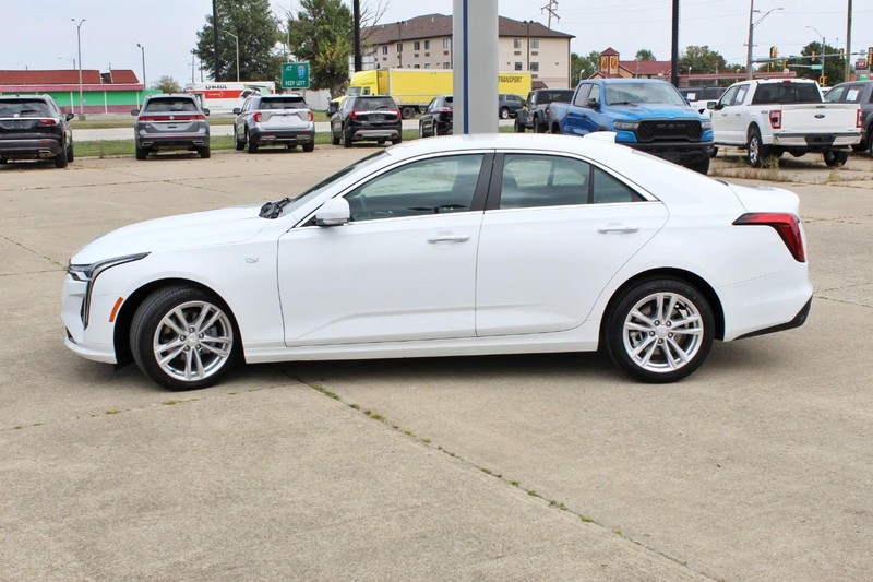 Cadillac CT4 Vehicle Full-screen Gallery Image 06