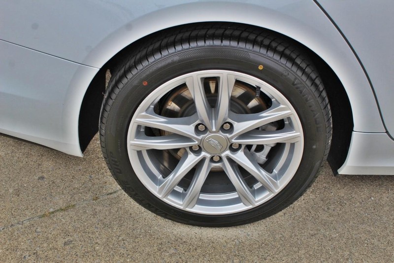 Cadillac CT4 Vehicle Full-screen Gallery Image 10