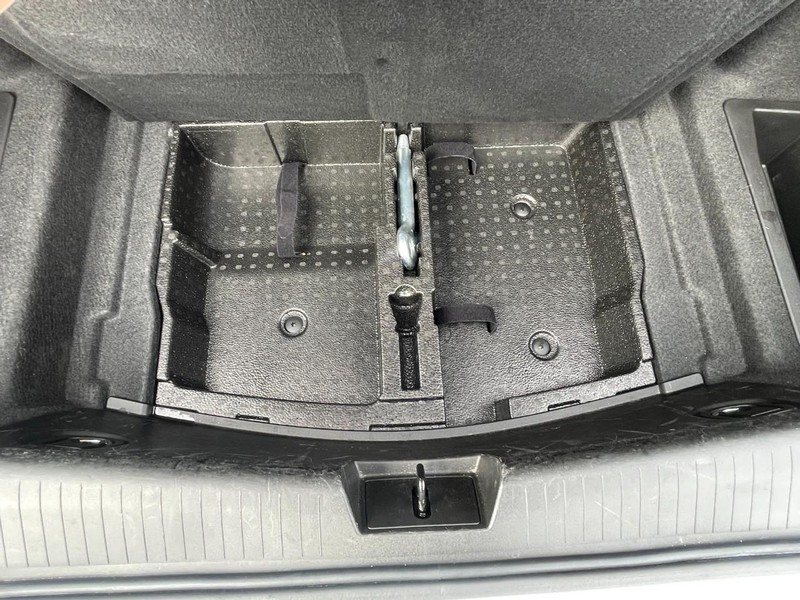 Cadillac CT4 Vehicle Full-screen Gallery Image 12