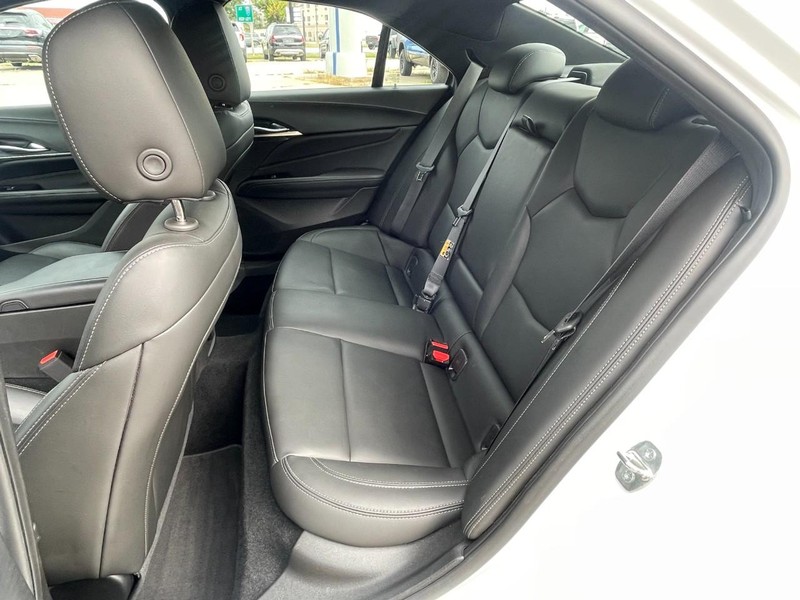 Cadillac CT4 Vehicle Full-screen Gallery Image 13