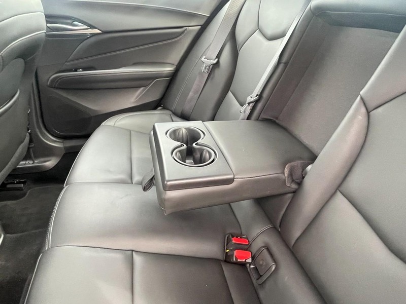 Cadillac CT4 Vehicle Full-screen Gallery Image 14