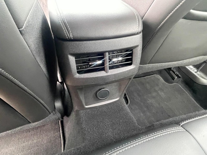 Cadillac CT4 Vehicle Full-screen Gallery Image 15