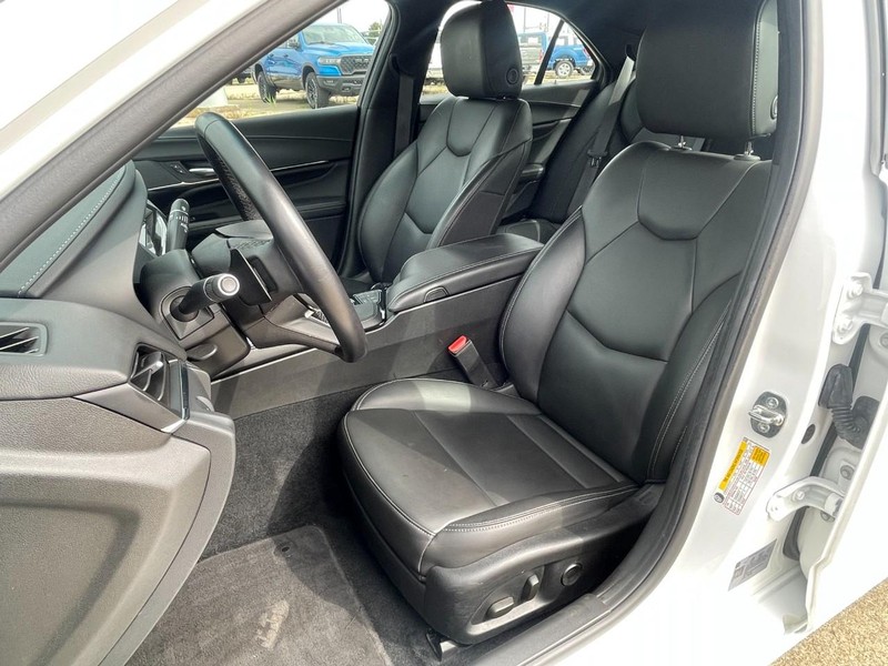 Cadillac CT4 Vehicle Full-screen Gallery Image 18