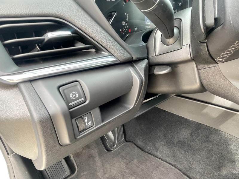 Cadillac CT4 Vehicle Full-screen Gallery Image 19