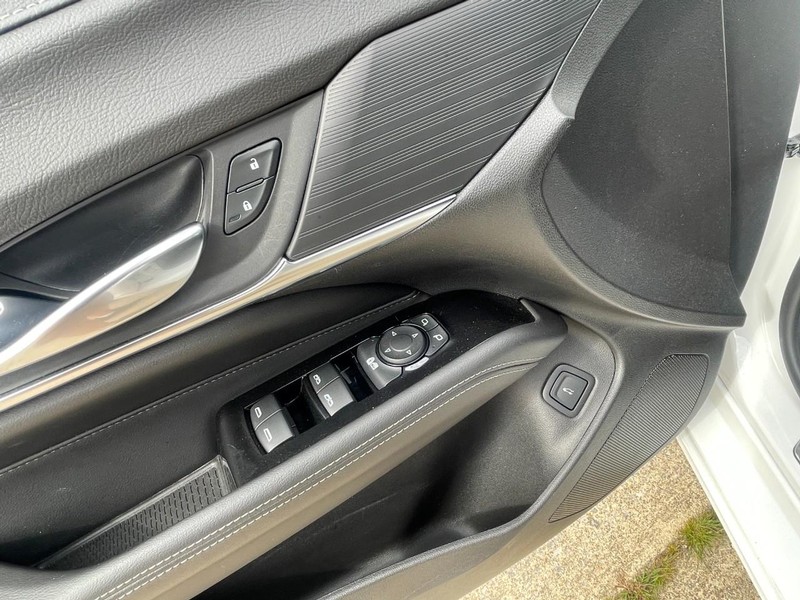 Cadillac CT4 Vehicle Full-screen Gallery Image 20