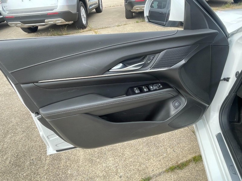 Cadillac CT4 Vehicle Full-screen Gallery Image 21