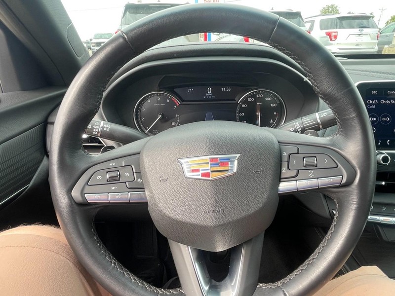 Cadillac CT4 Vehicle Full-screen Gallery Image 22