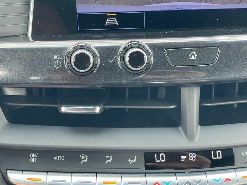 Cadillac CT4 Vehicle Full-screen Gallery Image 39