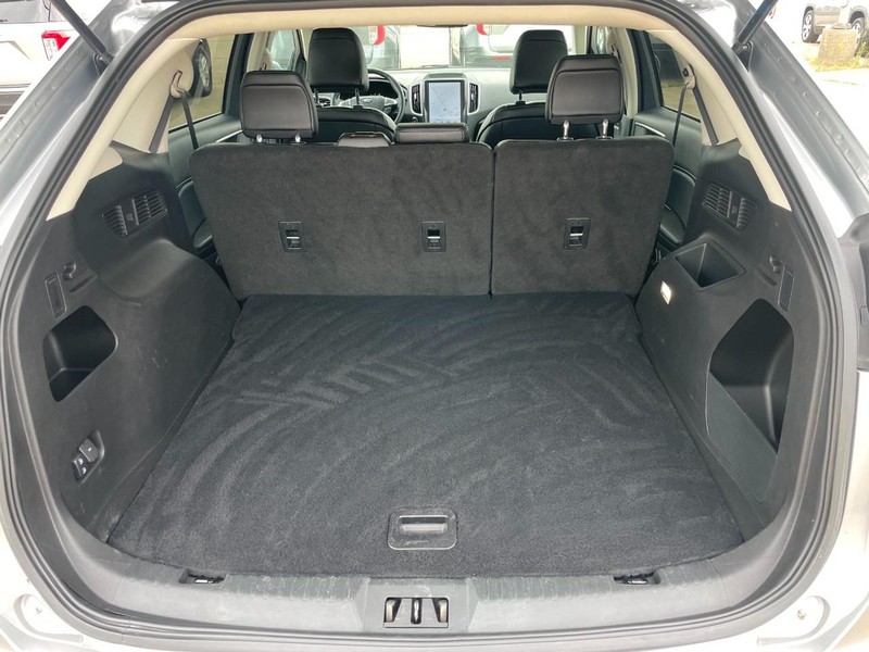 Ford Edge Vehicle Full-screen Gallery Image 11