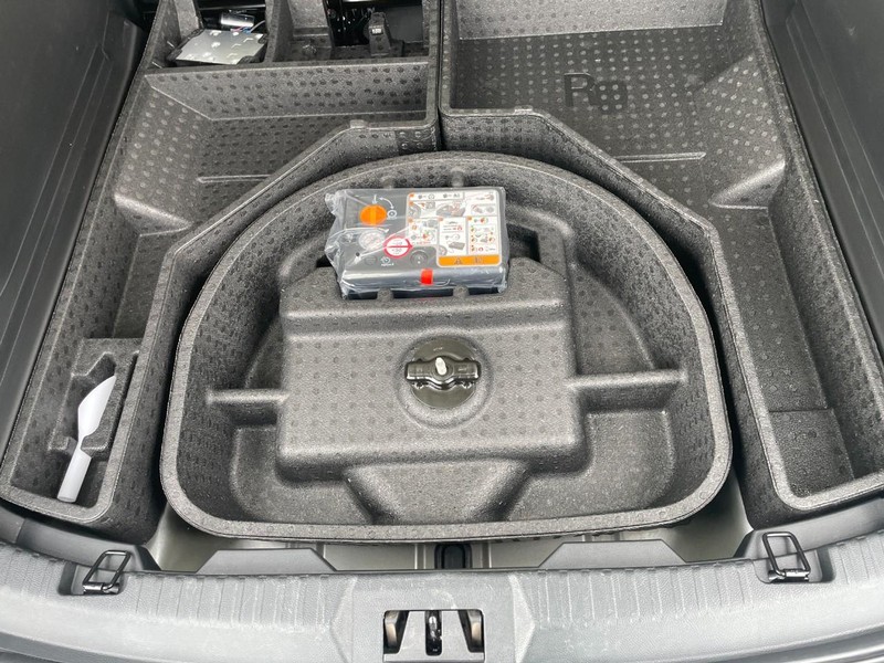 Ford Edge Vehicle Full-screen Gallery Image 12