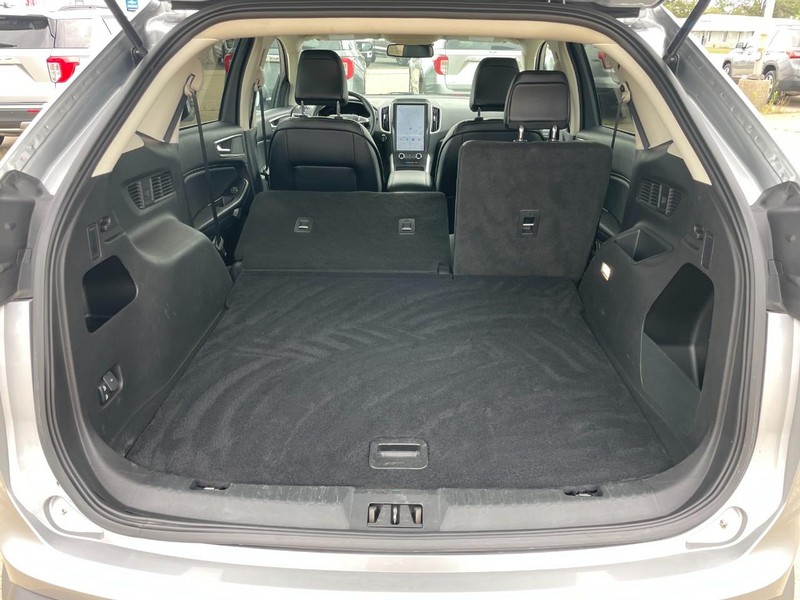 Ford Edge Vehicle Full-screen Gallery Image 14