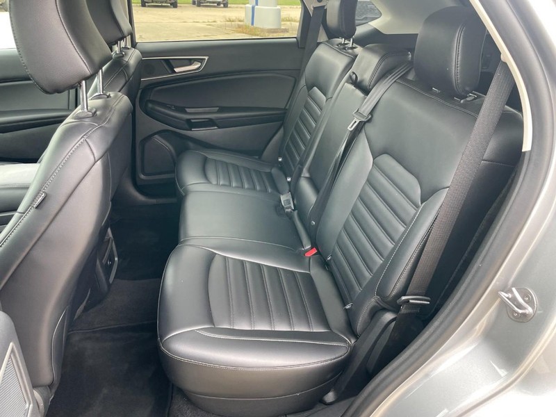 Ford Edge Vehicle Full-screen Gallery Image 15