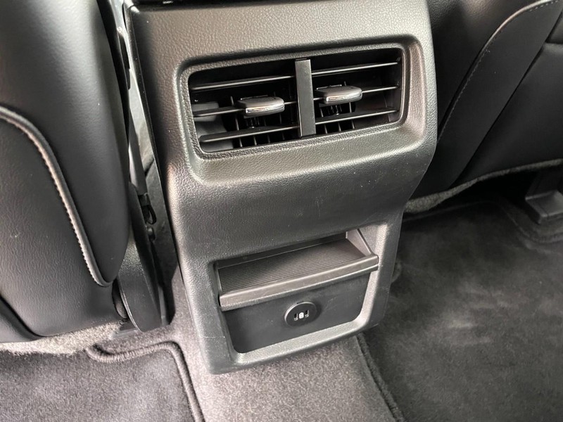 Ford Edge Vehicle Full-screen Gallery Image 17