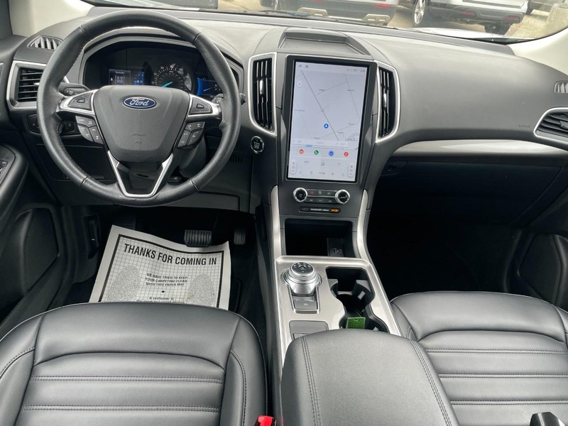 Ford Edge Vehicle Full-screen Gallery Image 18