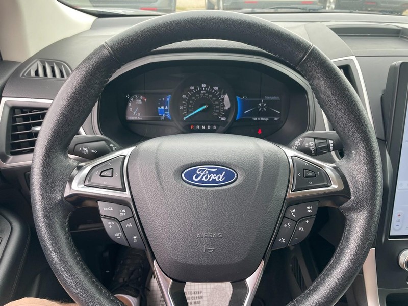 Ford Edge Vehicle Full-screen Gallery Image 24
