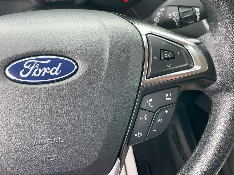 Ford Edge Vehicle Full-screen Gallery Image 26