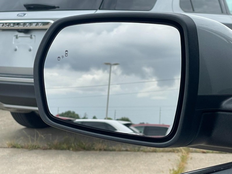 Ford Edge Vehicle Full-screen Gallery Image 31