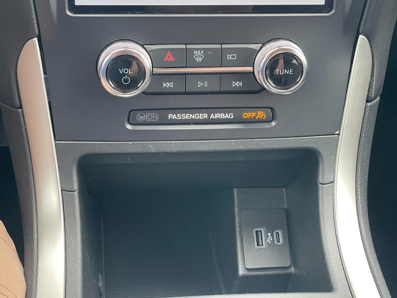 Ford Edge Vehicle Full-screen Gallery Image 39