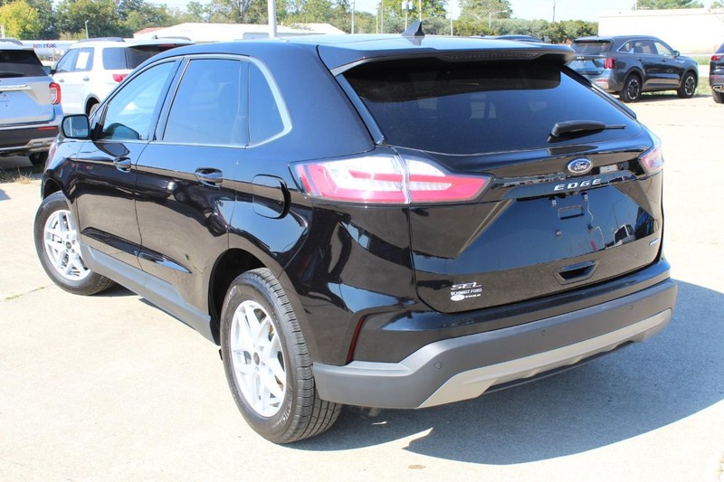 Ford Edge Vehicle Full-screen Gallery Image 05