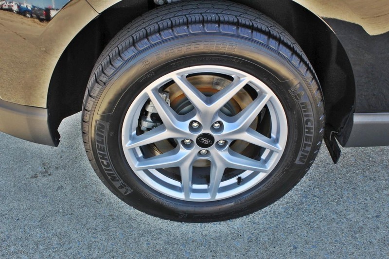 Ford Edge Vehicle Full-screen Gallery Image 10