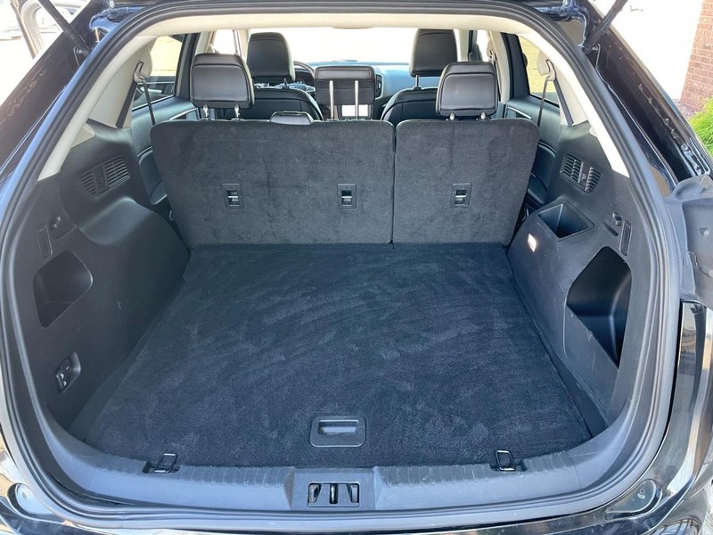 Ford Edge Vehicle Full-screen Gallery Image 11