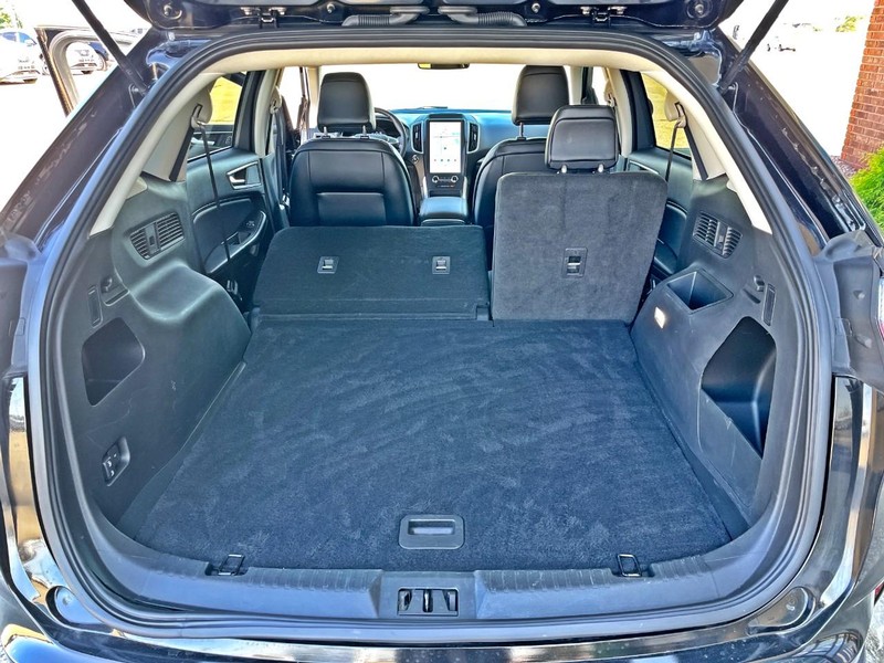 Ford Edge Vehicle Full-screen Gallery Image 13