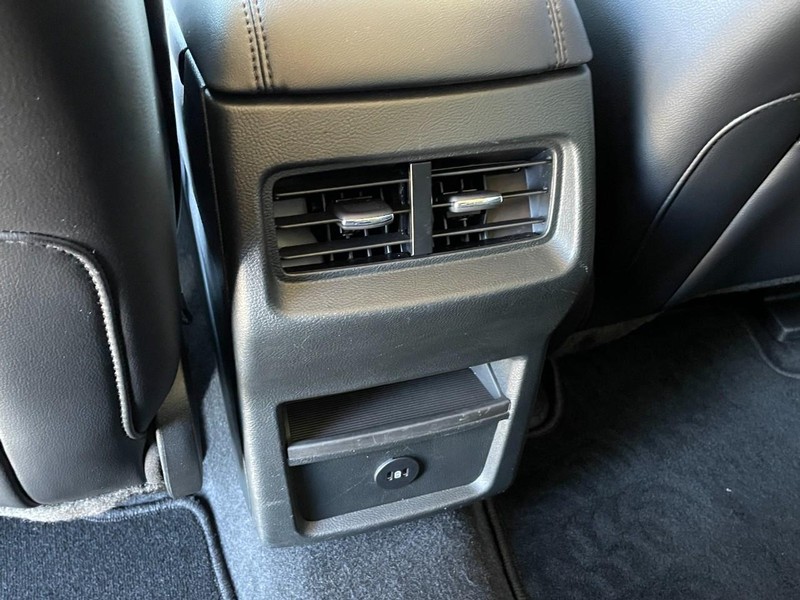 Ford Edge Vehicle Full-screen Gallery Image 17