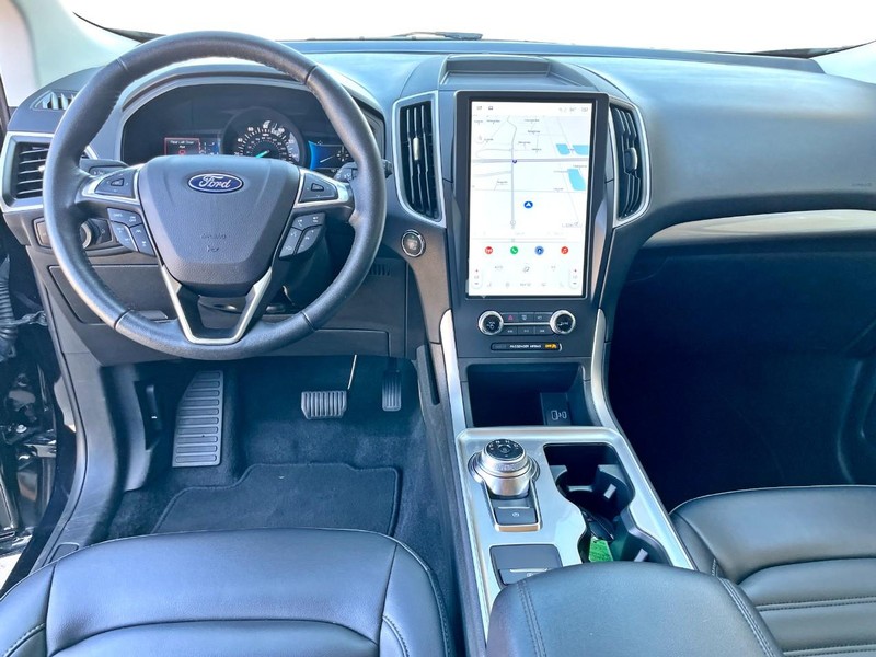 Ford Edge Vehicle Full-screen Gallery Image 18