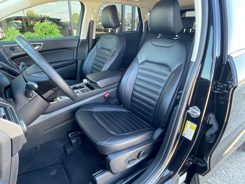 Ford Edge Vehicle Full-screen Gallery Image 20