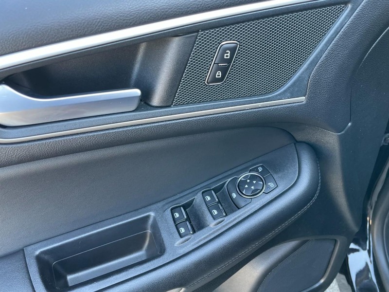 Ford Edge Vehicle Full-screen Gallery Image 22