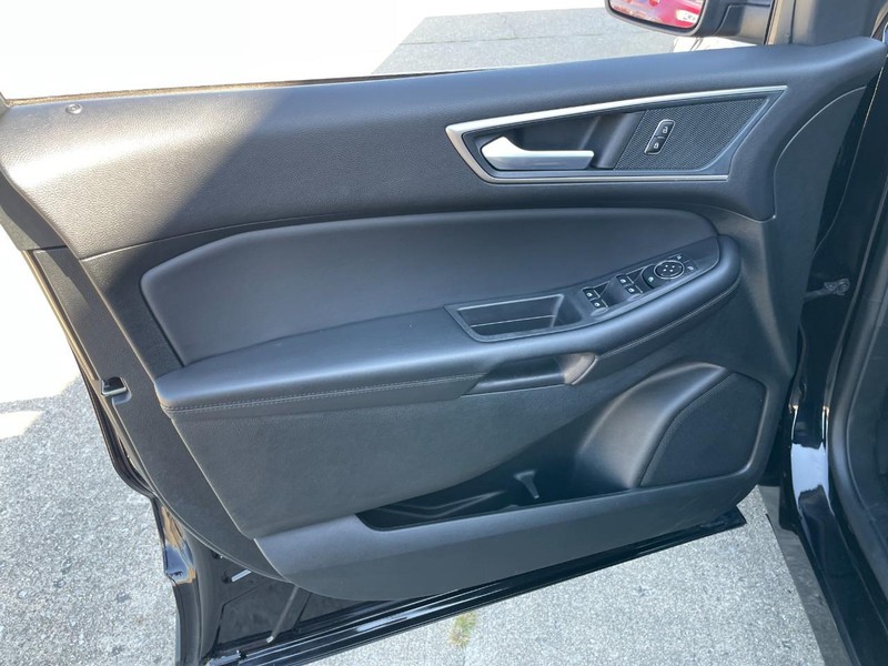 Ford Edge Vehicle Full-screen Gallery Image 23