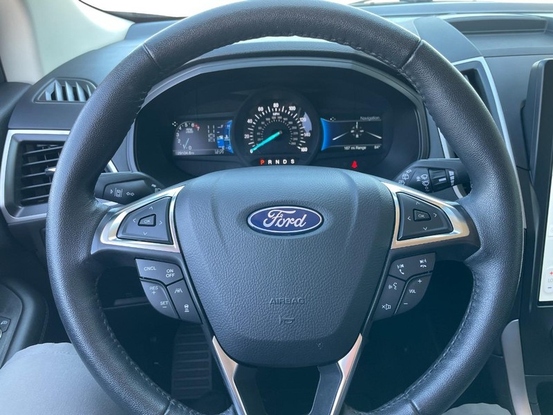 Ford Edge Vehicle Full-screen Gallery Image 24
