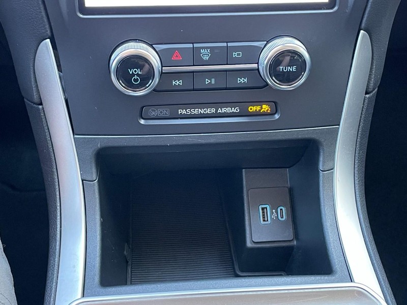 Ford Edge Vehicle Full-screen Gallery Image 38