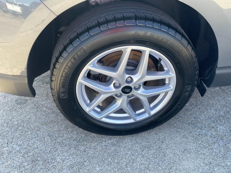 Ford Edge Vehicle Full-screen Gallery Image 09